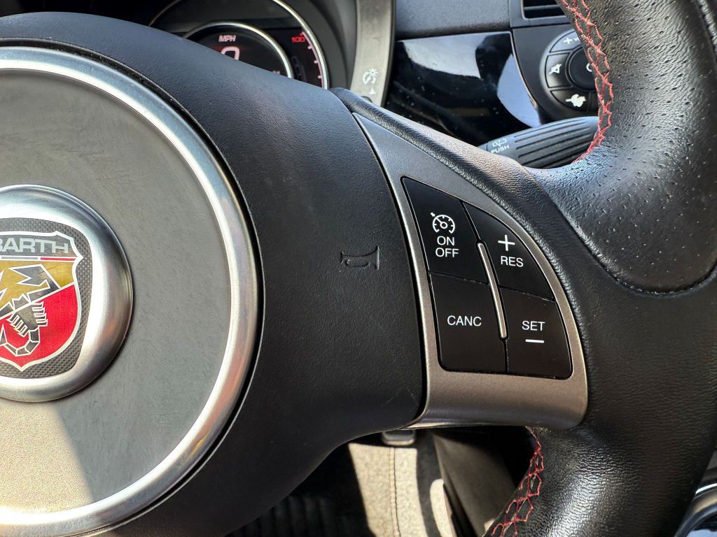 2015 FIAT 500 Image 24