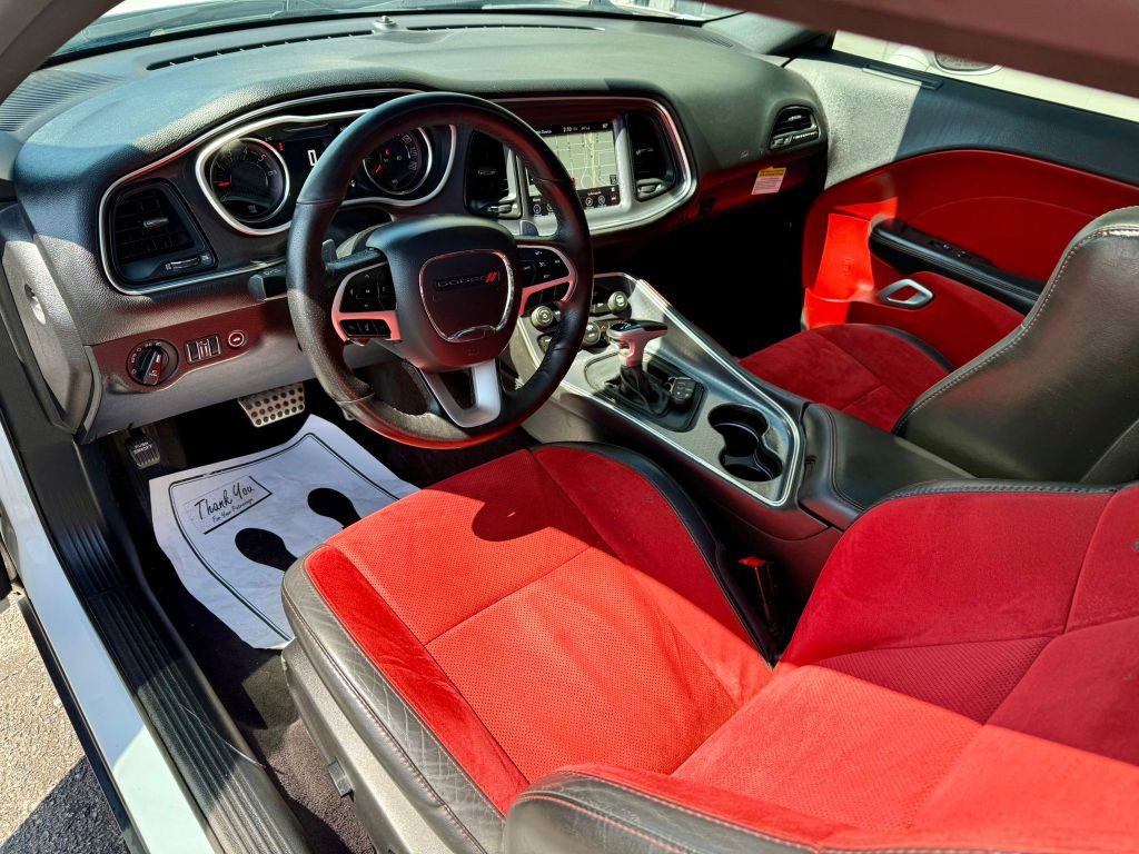 2017 Dodge Challenger Image 16