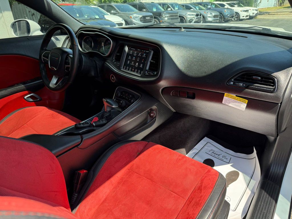 2017 Dodge Challenger Image 18