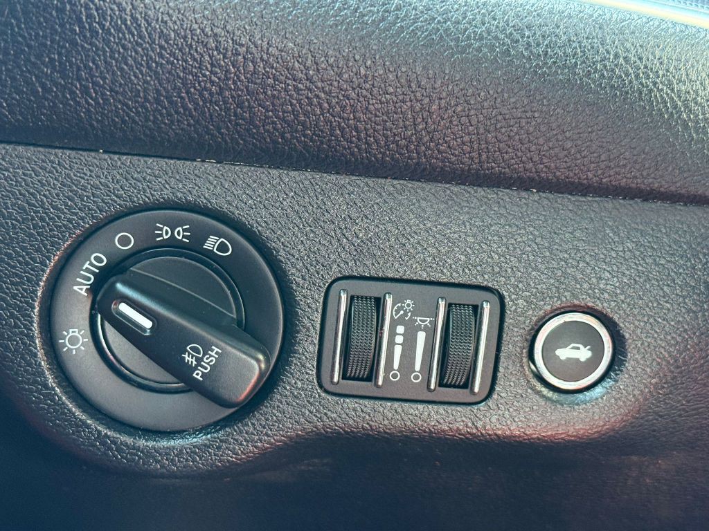 2017 Dodge Challenger Image 39