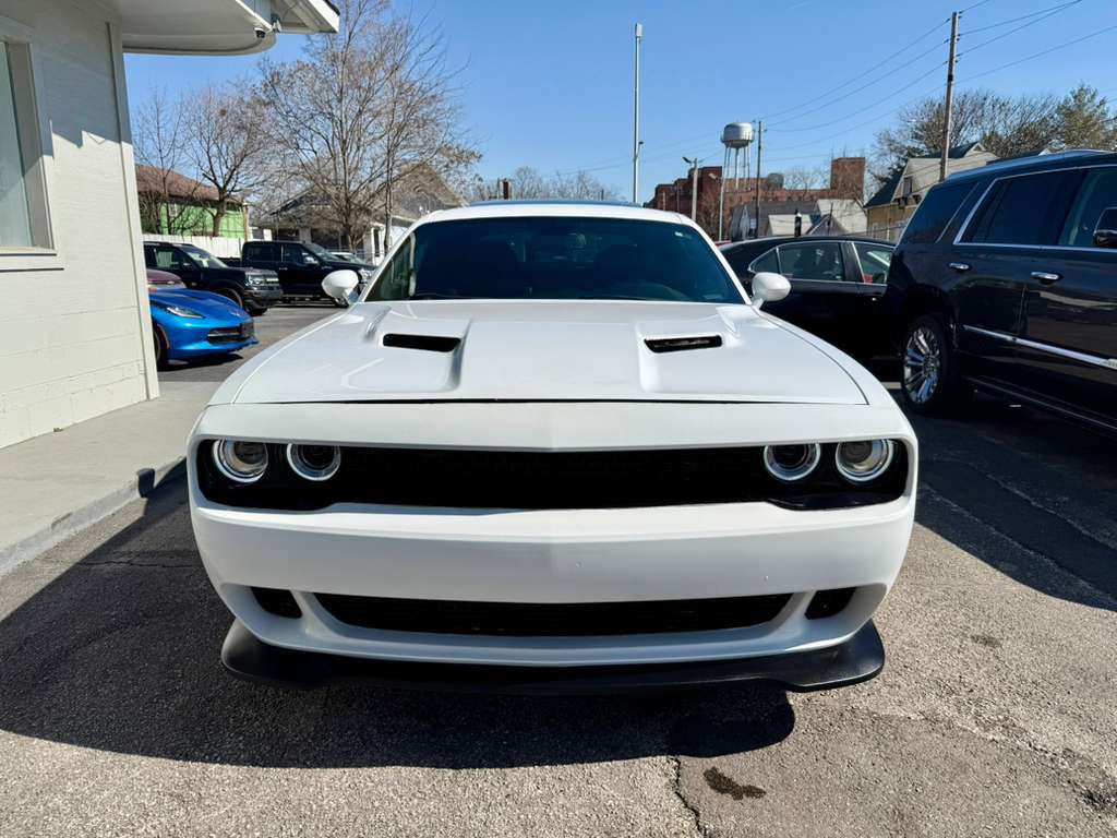 2017 Dodge Challenger Image 8