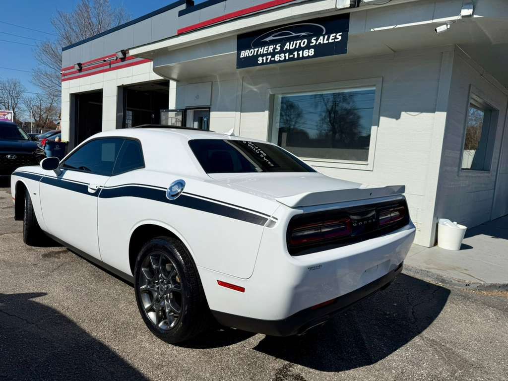 2017 Dodge Challenger Image 9