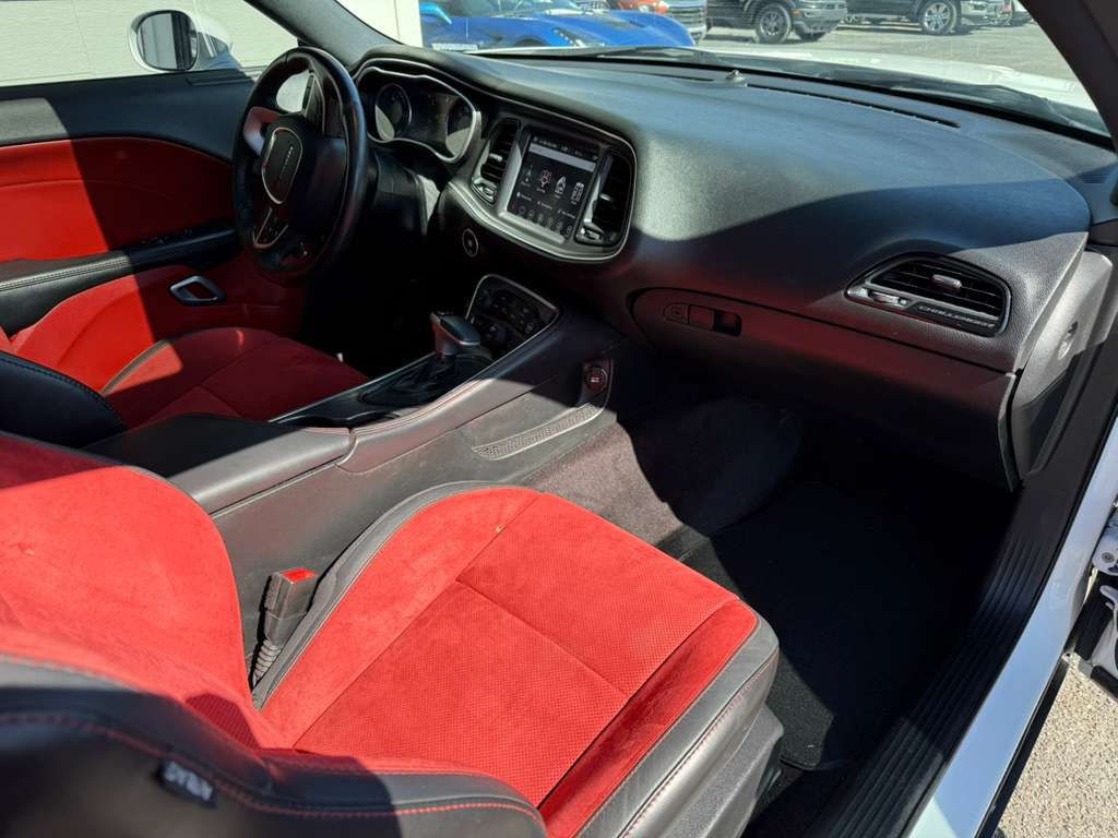 2017 Dodge Challenger Image 16