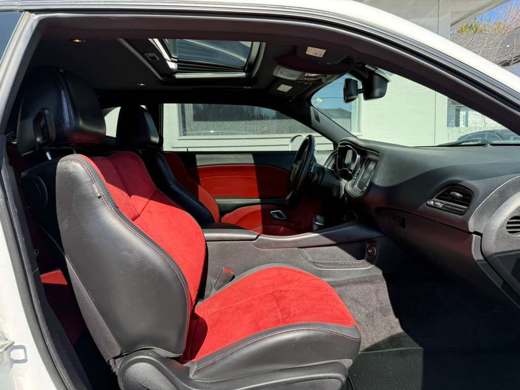 2017 Dodge Challenger Image 17