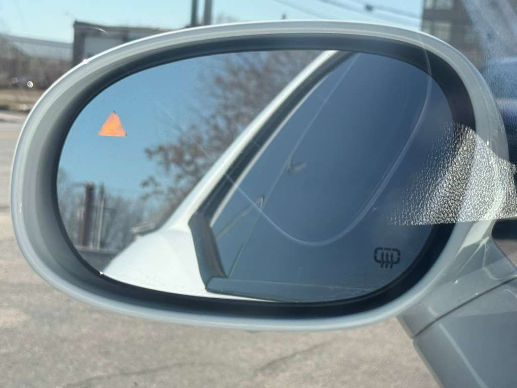 2017 Dodge Challenger Image 28