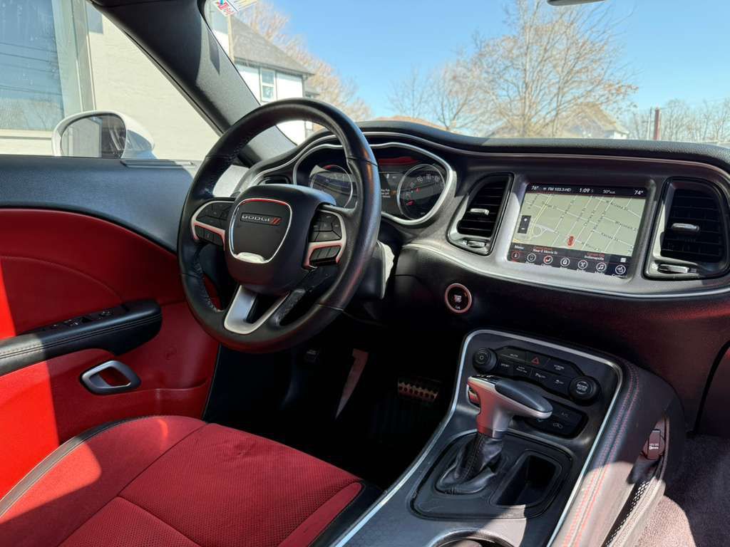 2017 Dodge Challenger Image 30