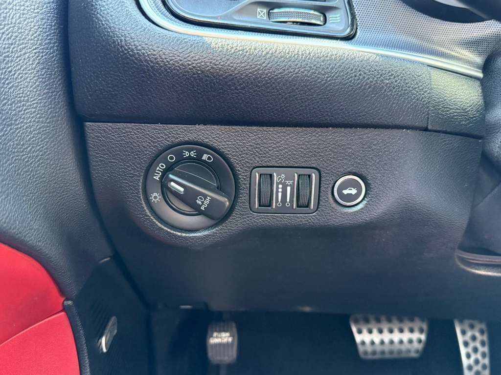 2017 Dodge Challenger Image 33