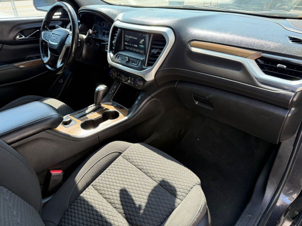 2018 GMC Acadia Image 17