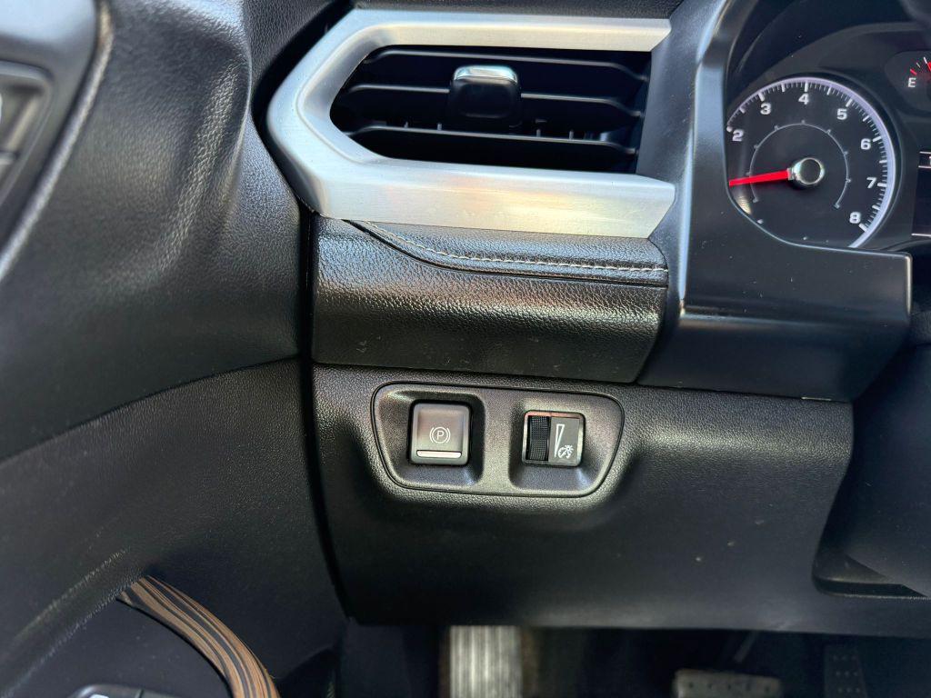 2018 GMC Acadia Image 32