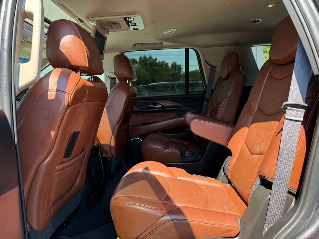 2017 Cadillac Escalade Image 17