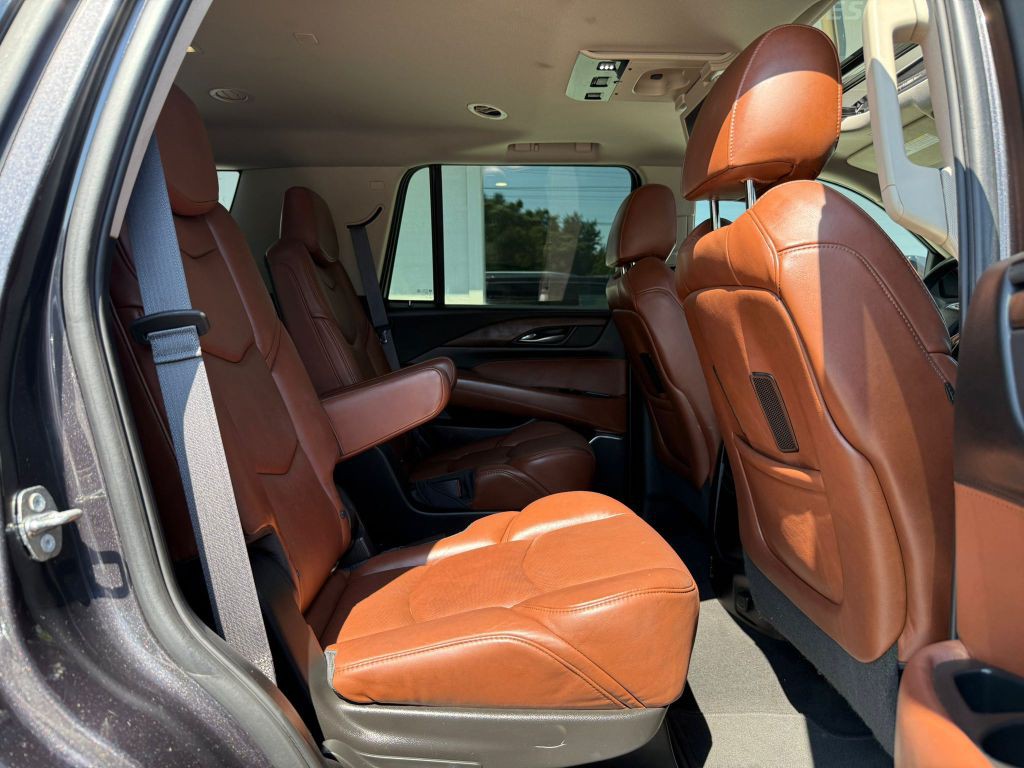 2017 Cadillac Escalade Image 18