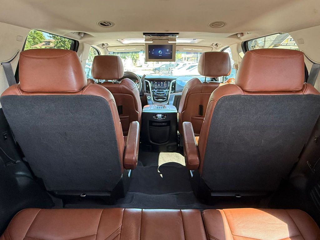 2017 Cadillac Escalade Image 19