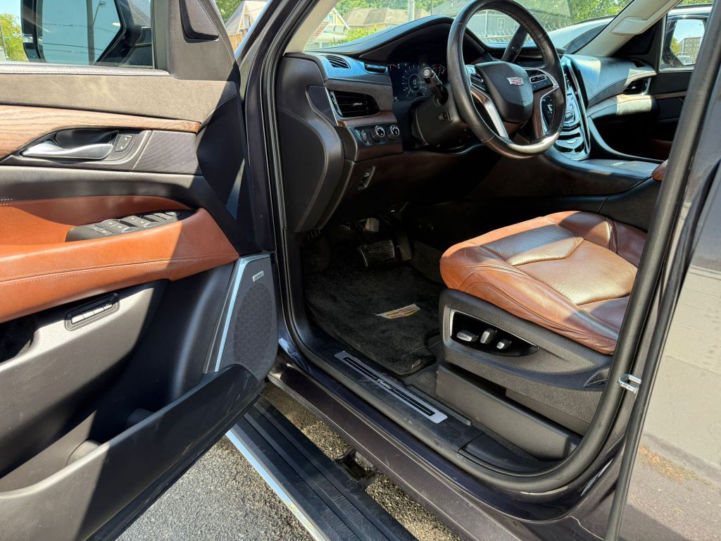2017 Cadillac Escalade Image 37