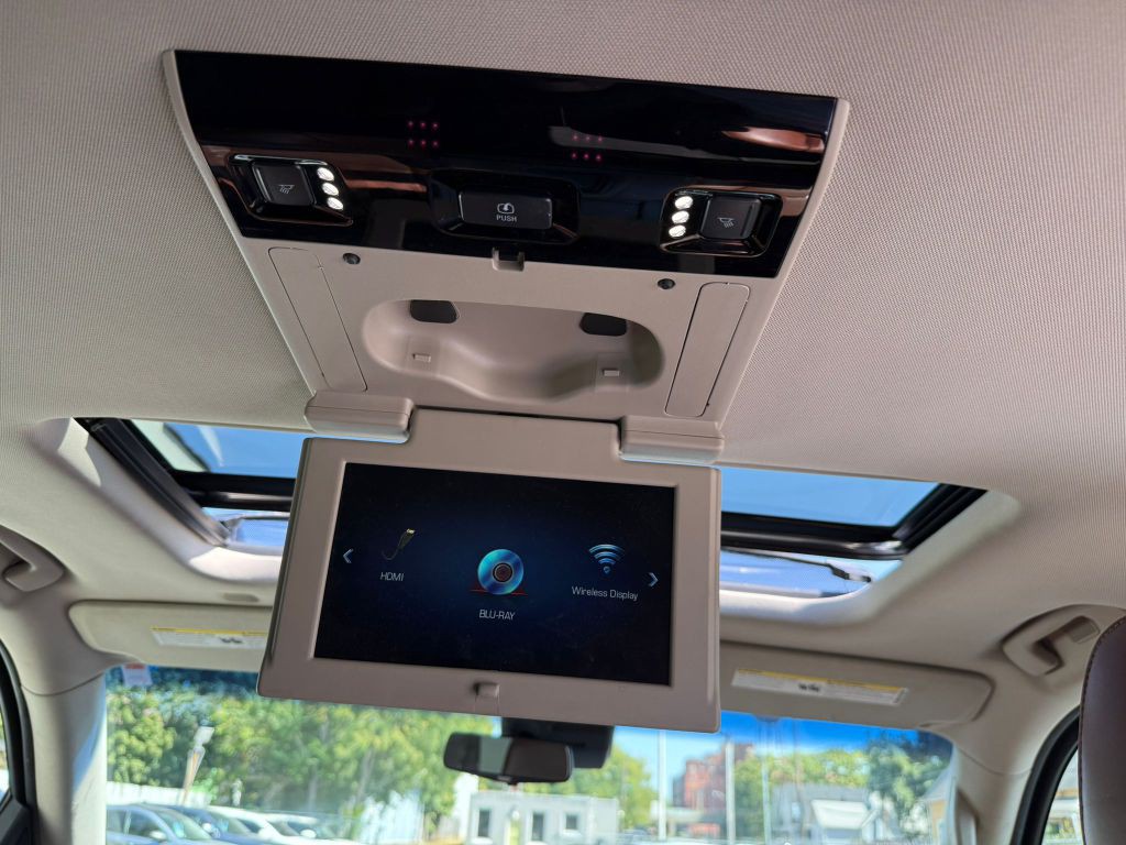2017 Cadillac Escalade Image 38