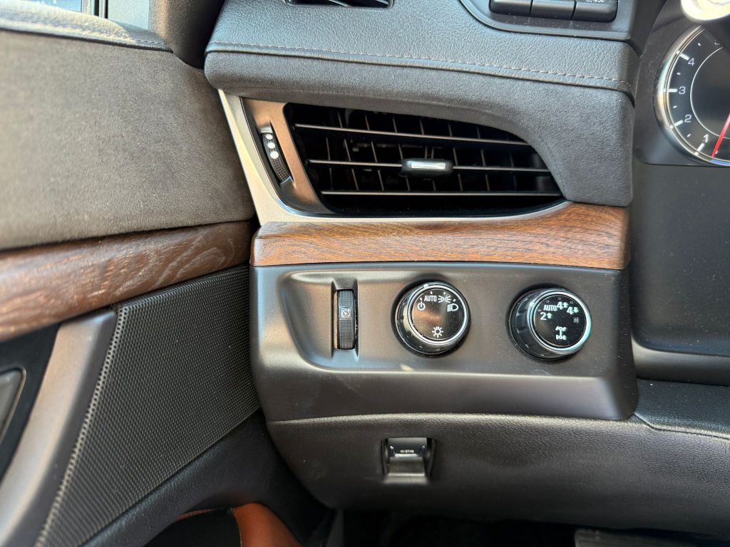 2017 Cadillac Escalade Image 40