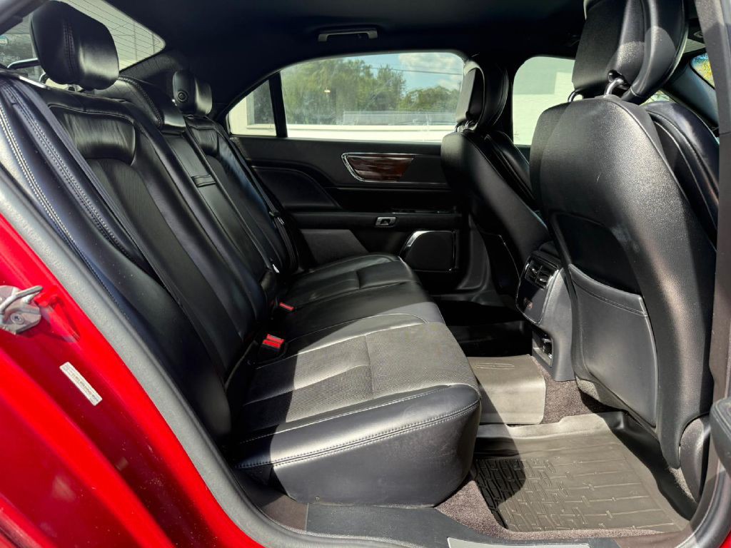 2017 Lincoln Continental Image 17