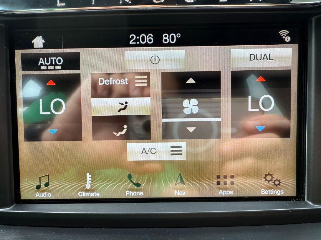 2017 Lincoln Continental Image 25