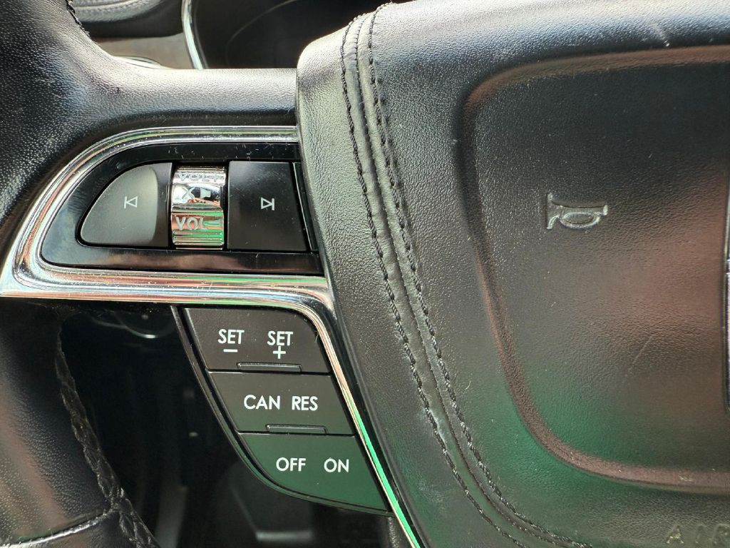 2017 Lincoln Continental Image 29