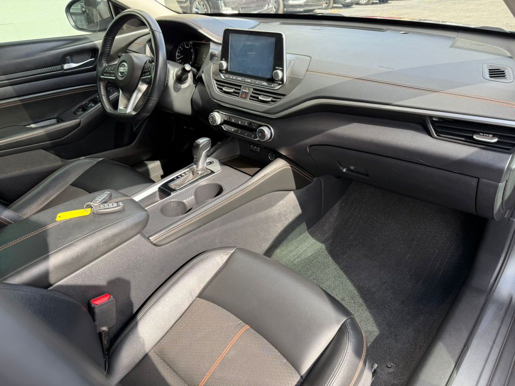 2020 Nissan Altima Image 17