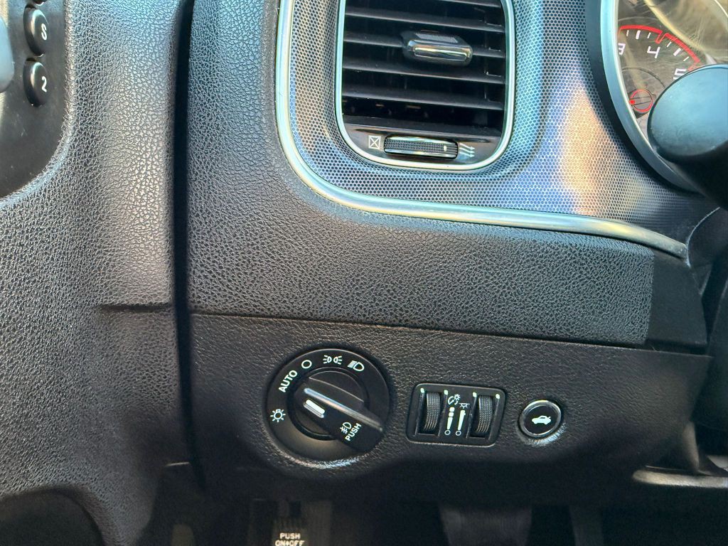 2015 Dodge Charger Image 38