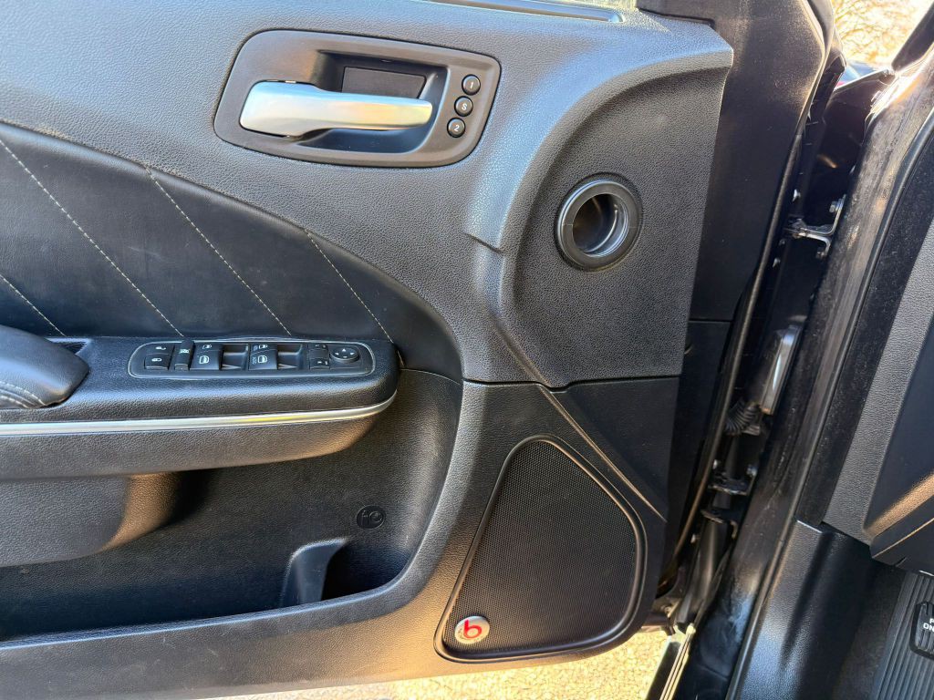 2015 Dodge Charger Image 39