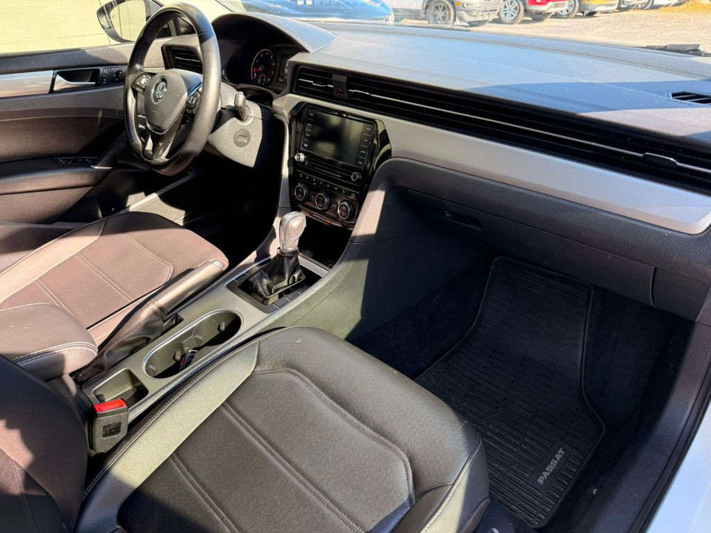 2020 Volkswagen Passat Image 20