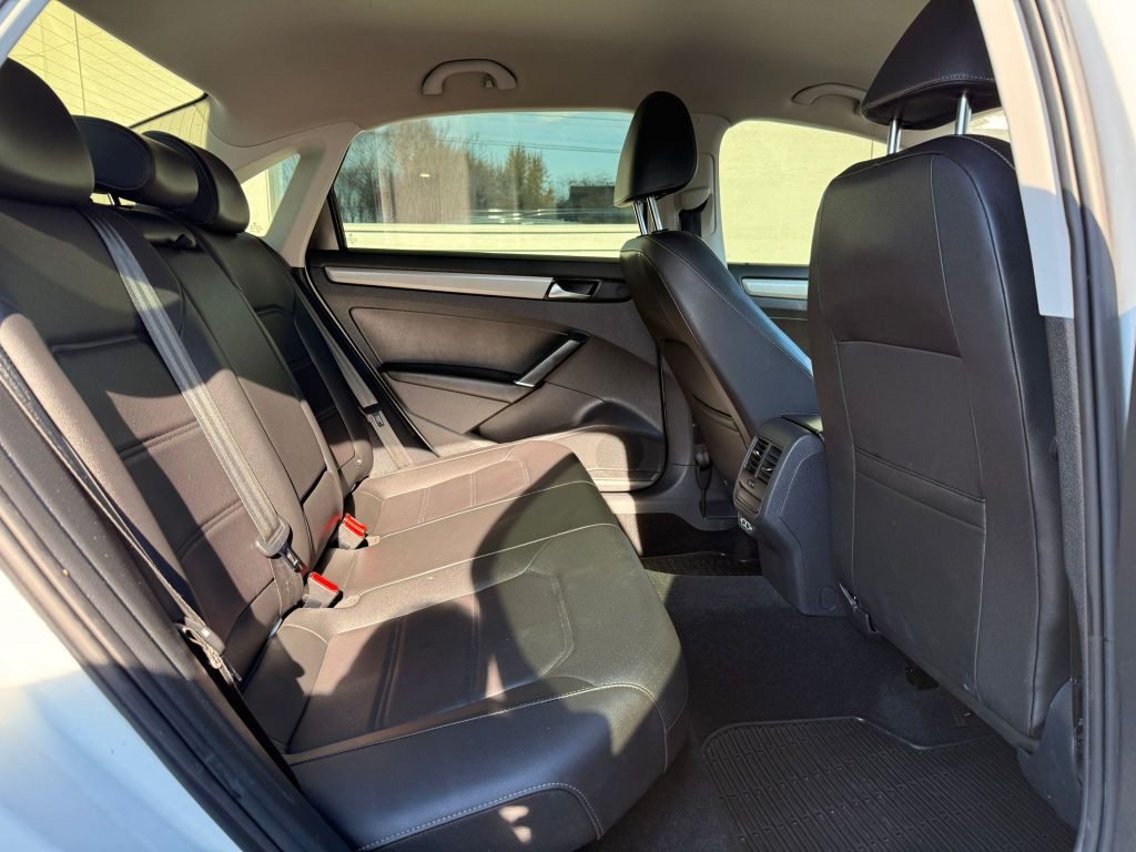 2020 Volkswagen Passat Image 21