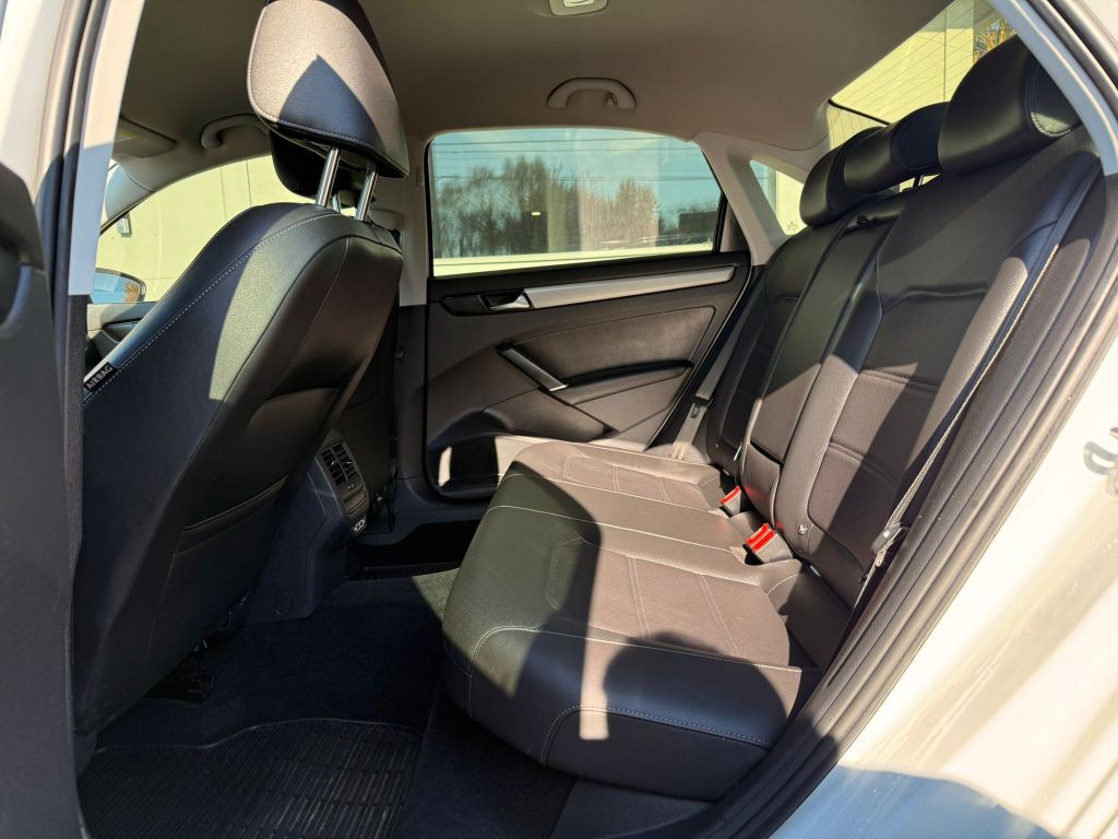 2020 Volkswagen Passat Image 22