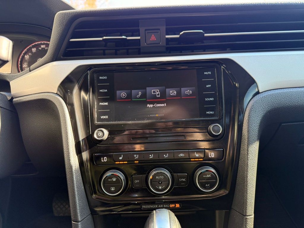 2020 Volkswagen Passat Image 25