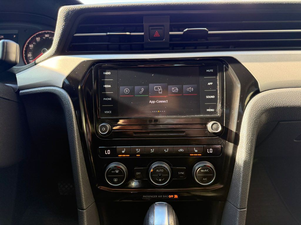 2020 Volkswagen Passat Image 26