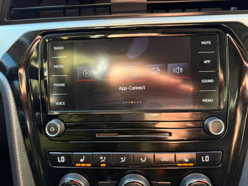 2020 Volkswagen Passat Image 27