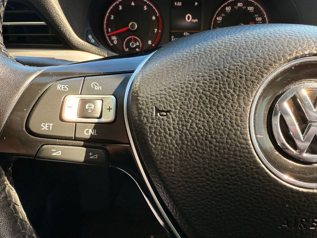 2020 Volkswagen Passat Image 32