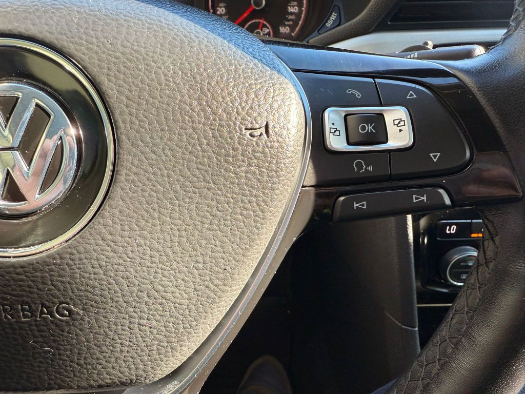 2020 Volkswagen Passat Image 33