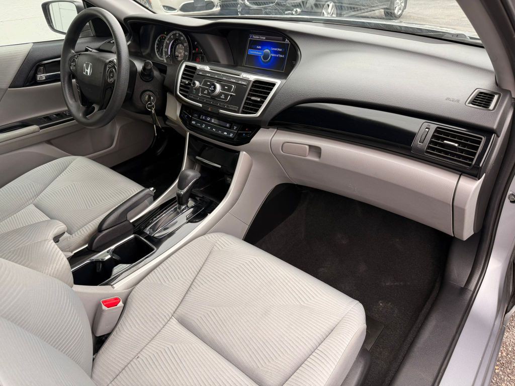 2016 Honda Accord Image 17