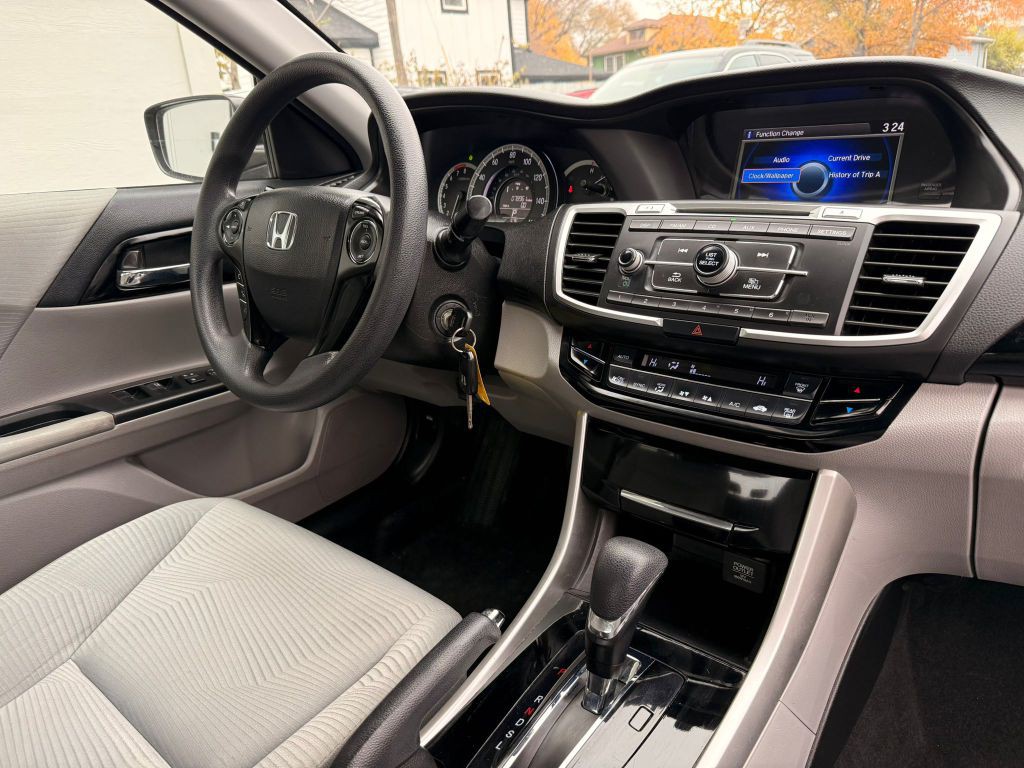 2016 Honda Accord Image 25