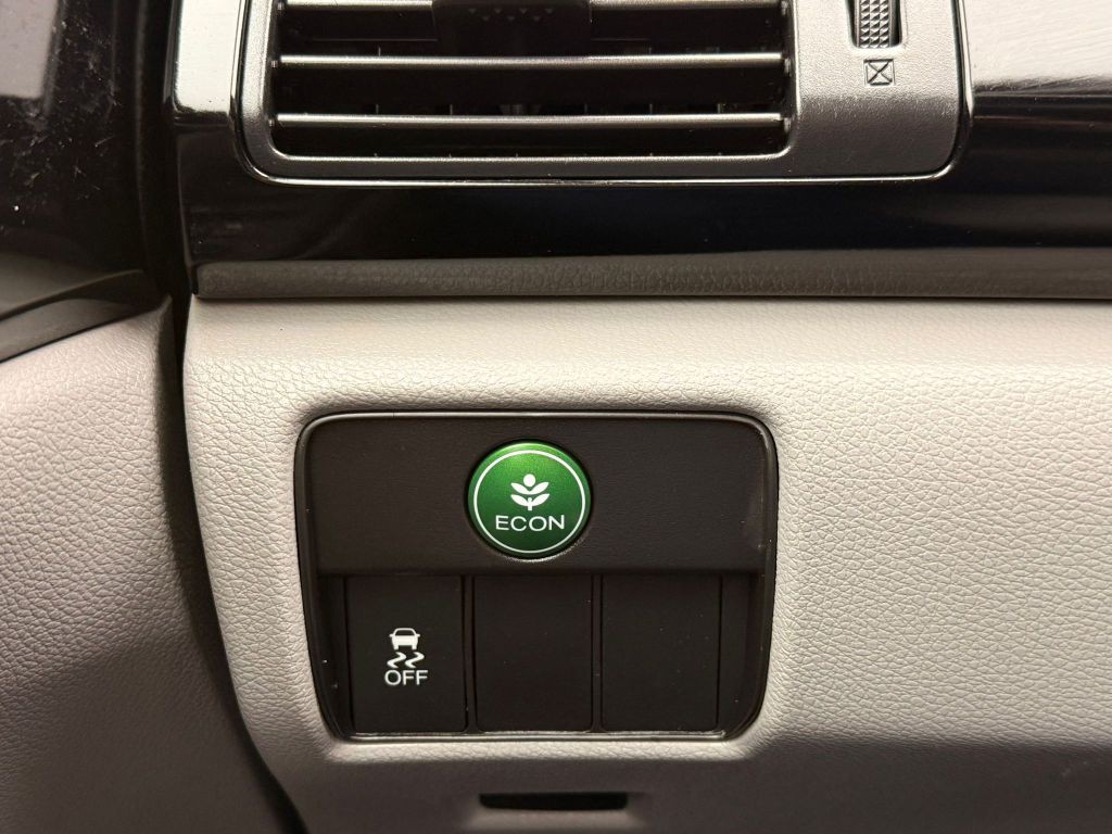 2016 Honda Accord Image 28