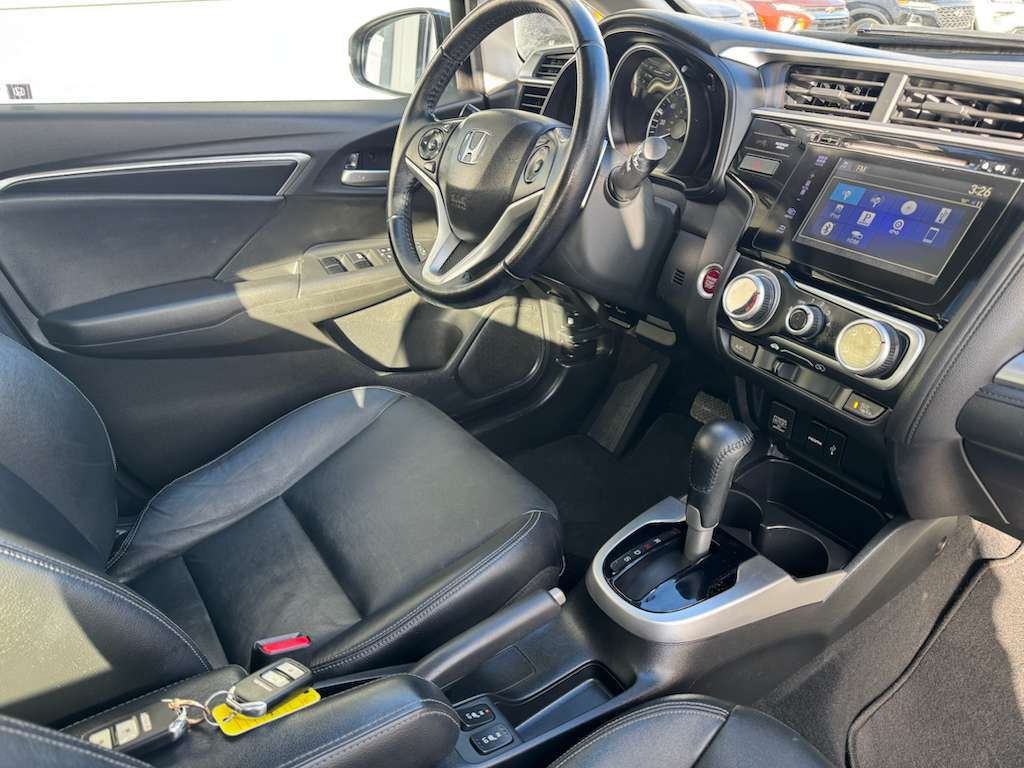 2017 Honda Fit Image 32