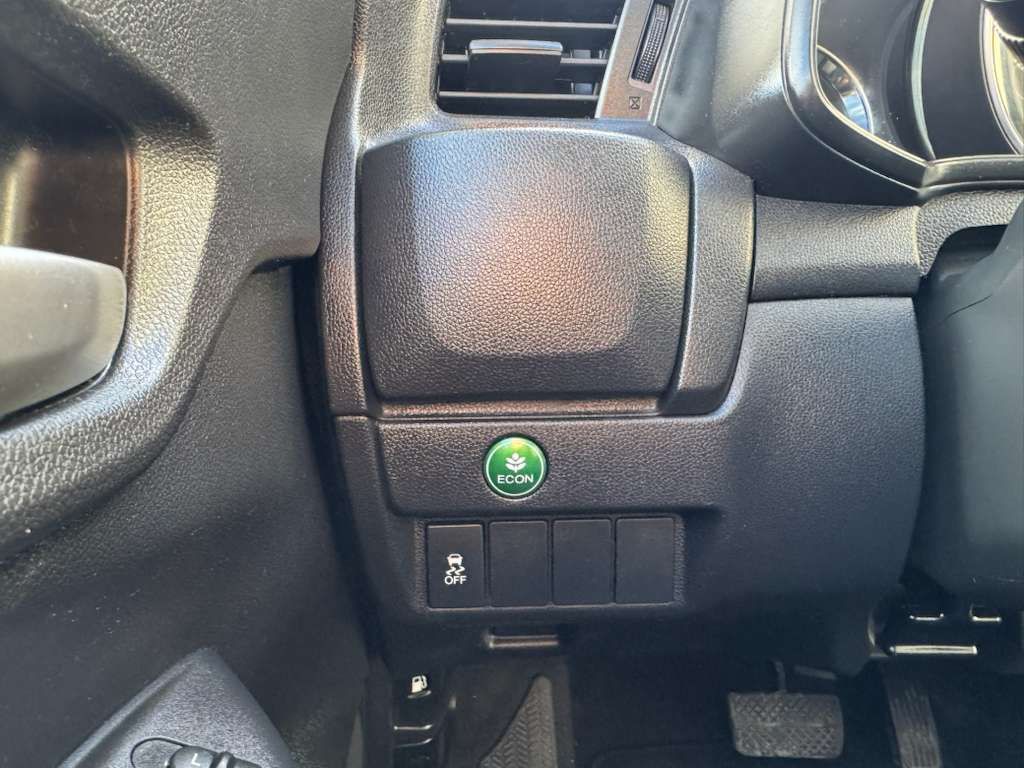 2017 Honda Fit Image 40