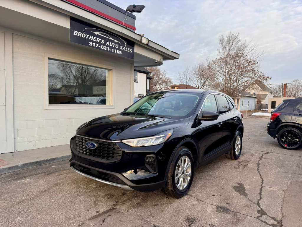 2023 Ford Escape Image 2