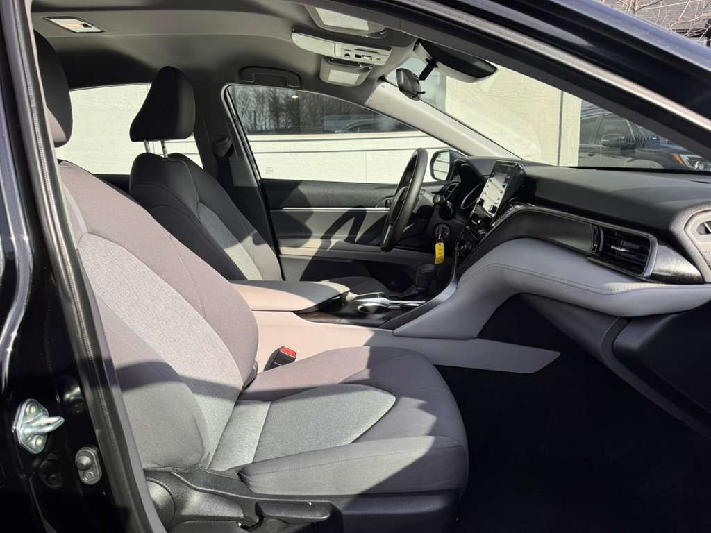 2022 Toyota Camry Image 18