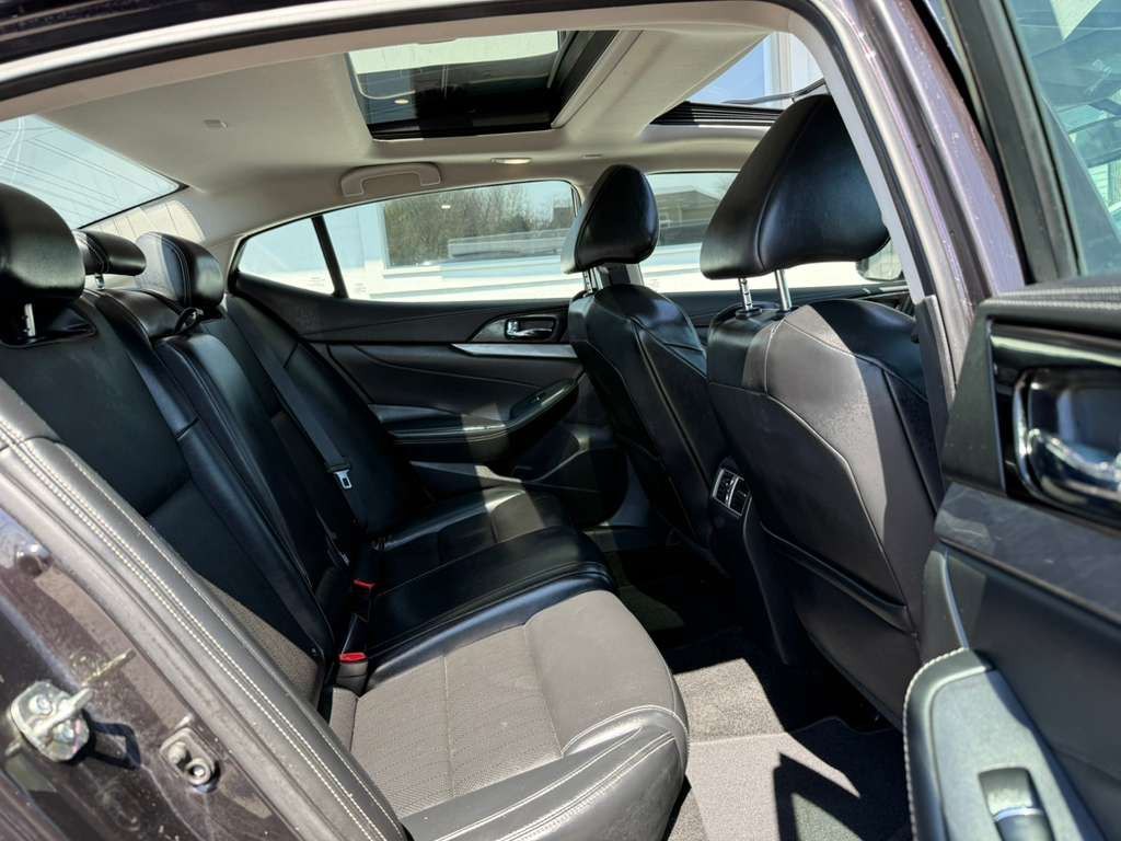 2016 Nissan Maxima Image 18