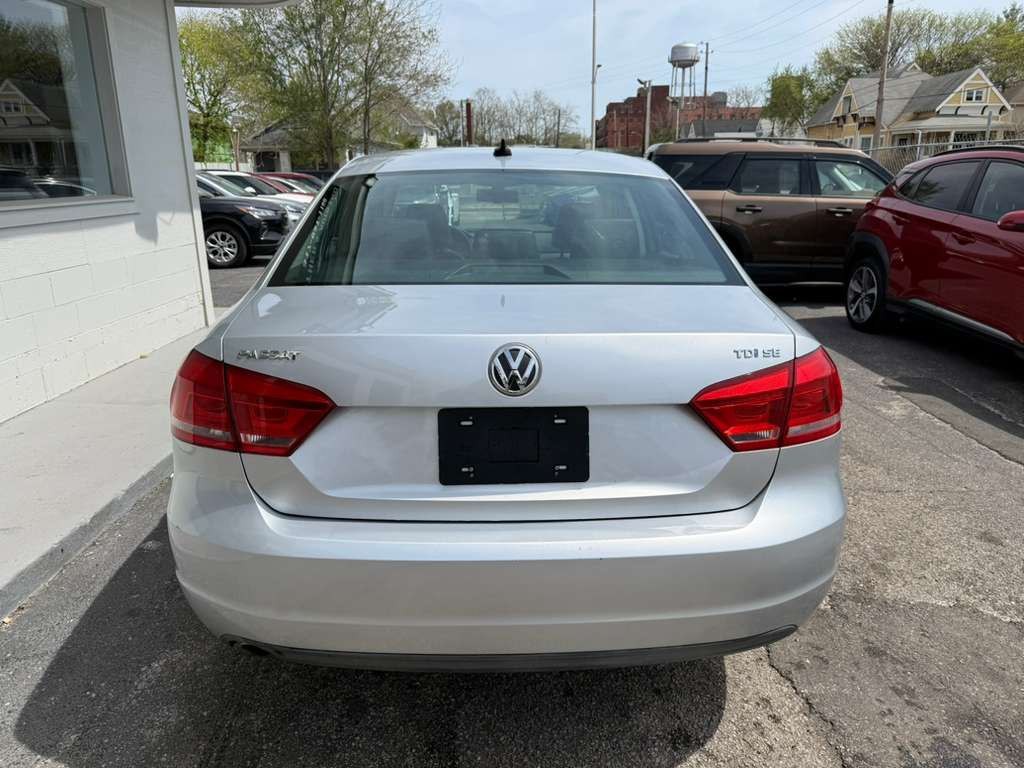 2014 Volkswagen Passat Image 14