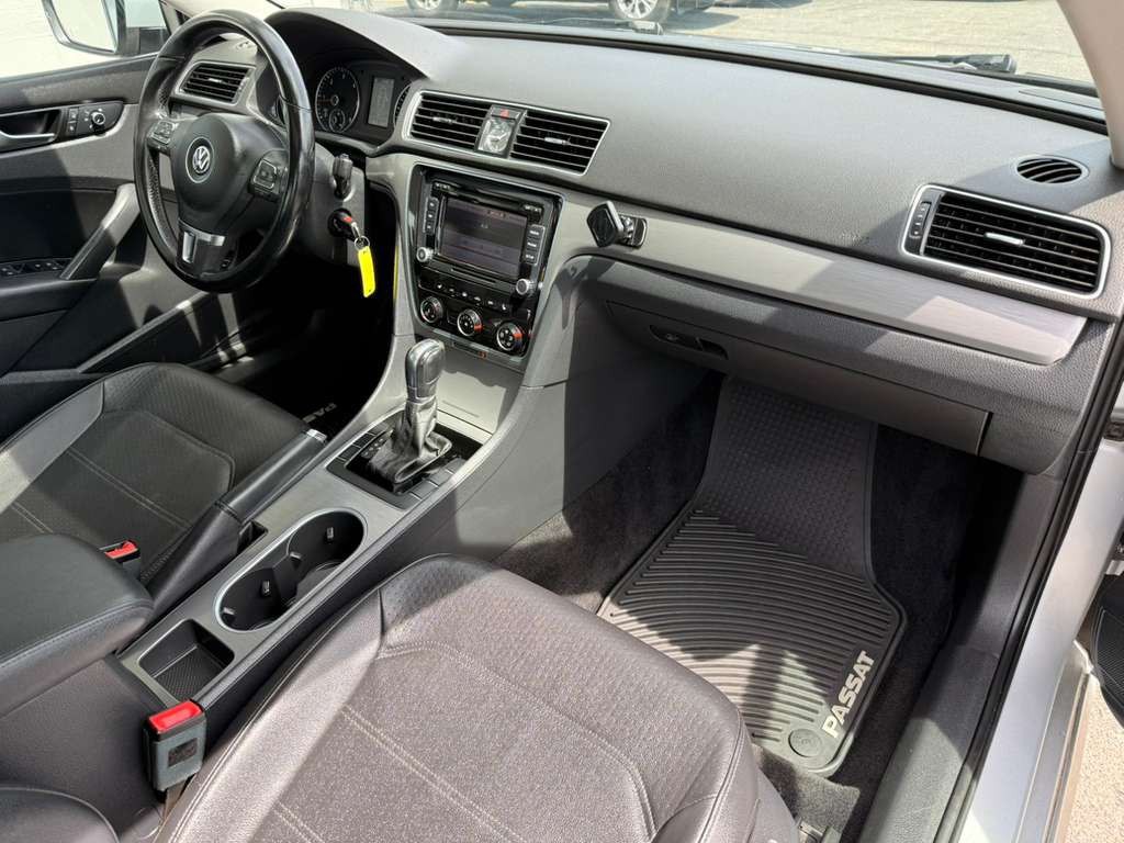 2014 Volkswagen Passat Image 17