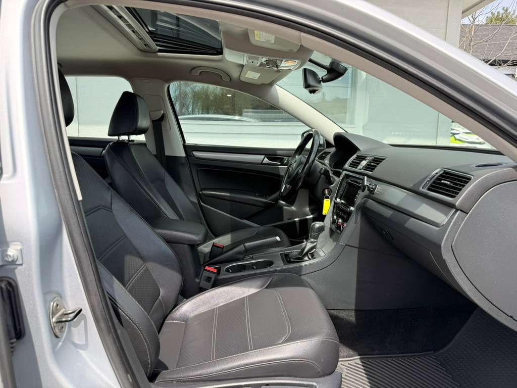 2014 Volkswagen Passat Image 18