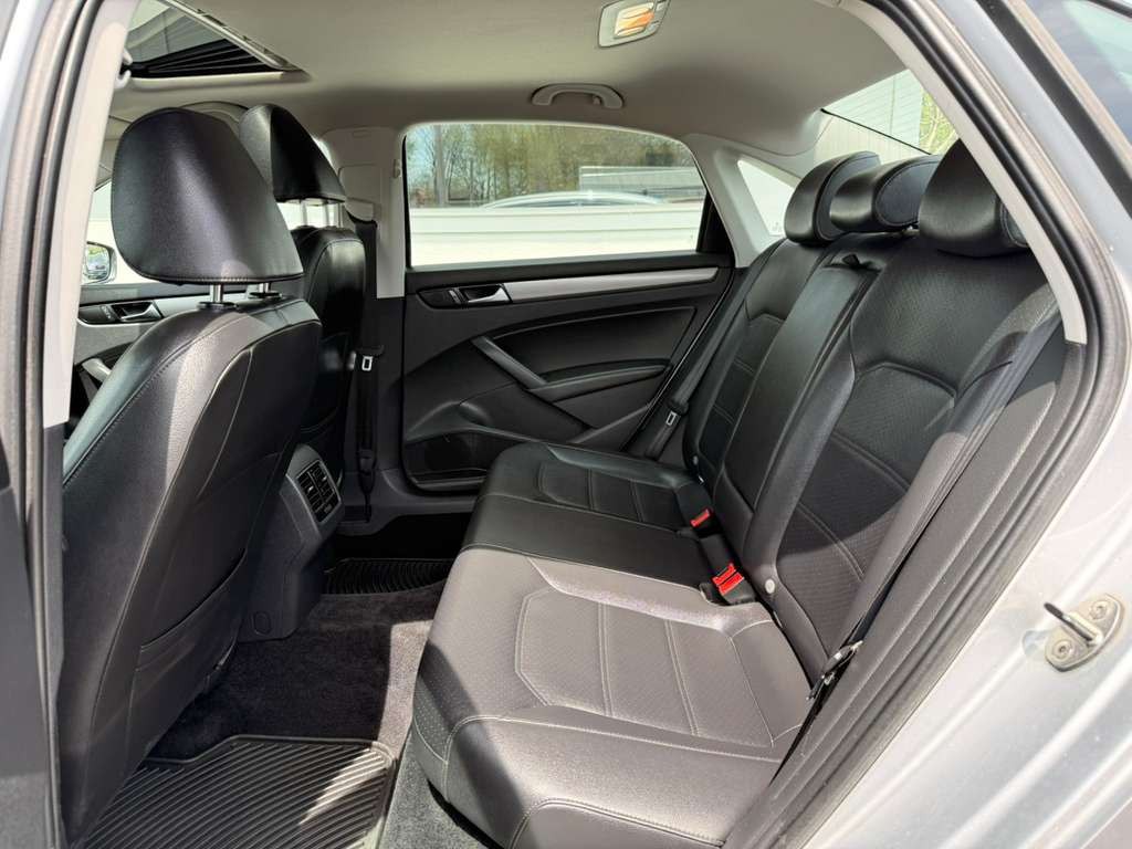 2014 Volkswagen Passat Image 20