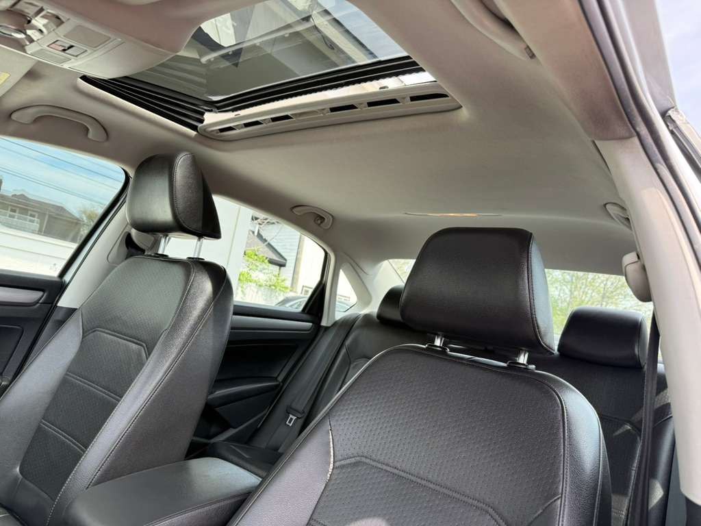 2014 Volkswagen Passat Image 21