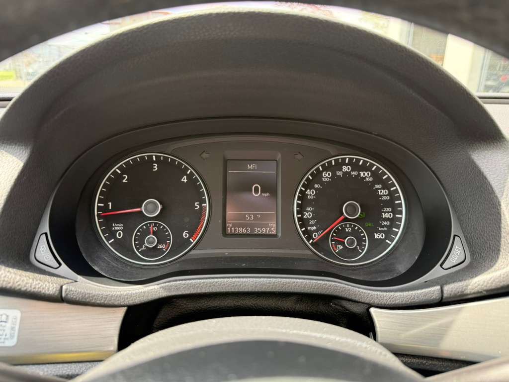 2014 Volkswagen Passat Image 23