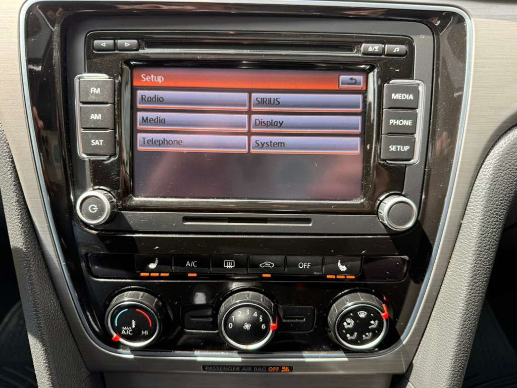 2014 Volkswagen Passat Image 25