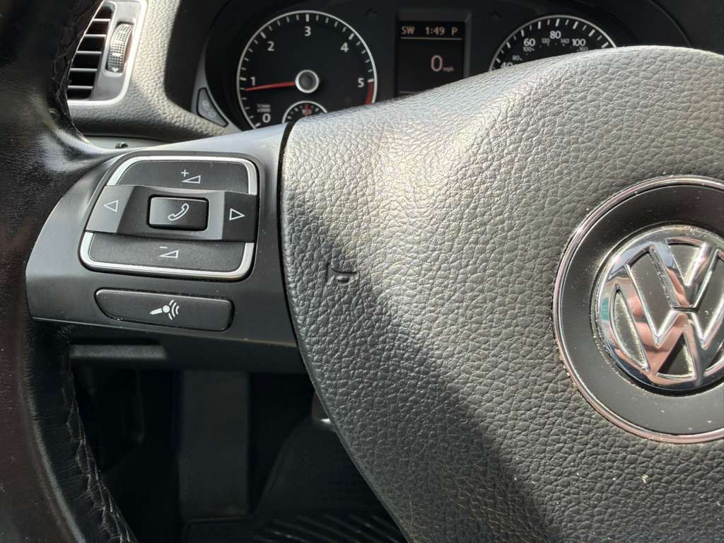 2014 Volkswagen Passat Image 28