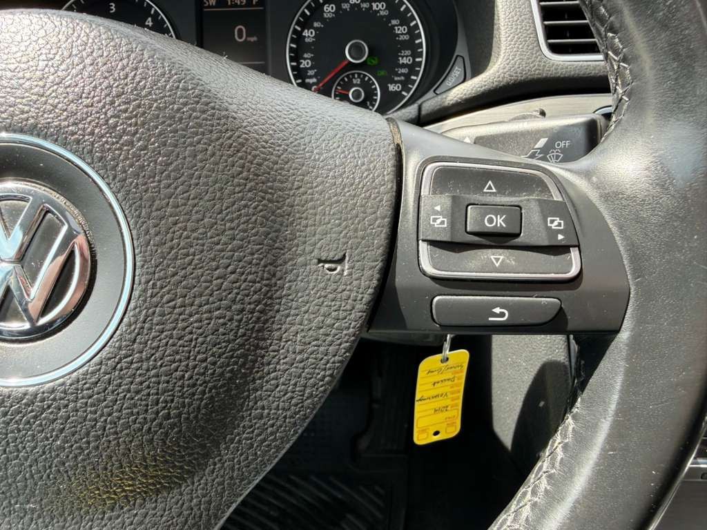 2014 Volkswagen Passat Image 29